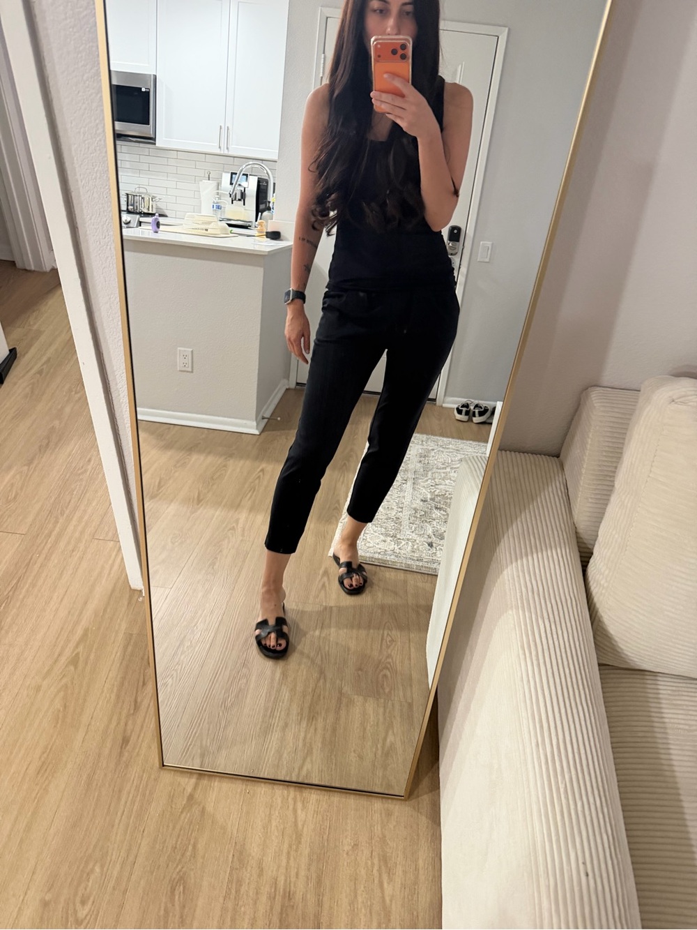 Women’s Black Slim Crop Pants - Sleek Everyday Staple
